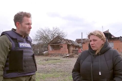 Jóvenes ucranianas cortaron su cabello para evitar ser violadas por invasores rusos