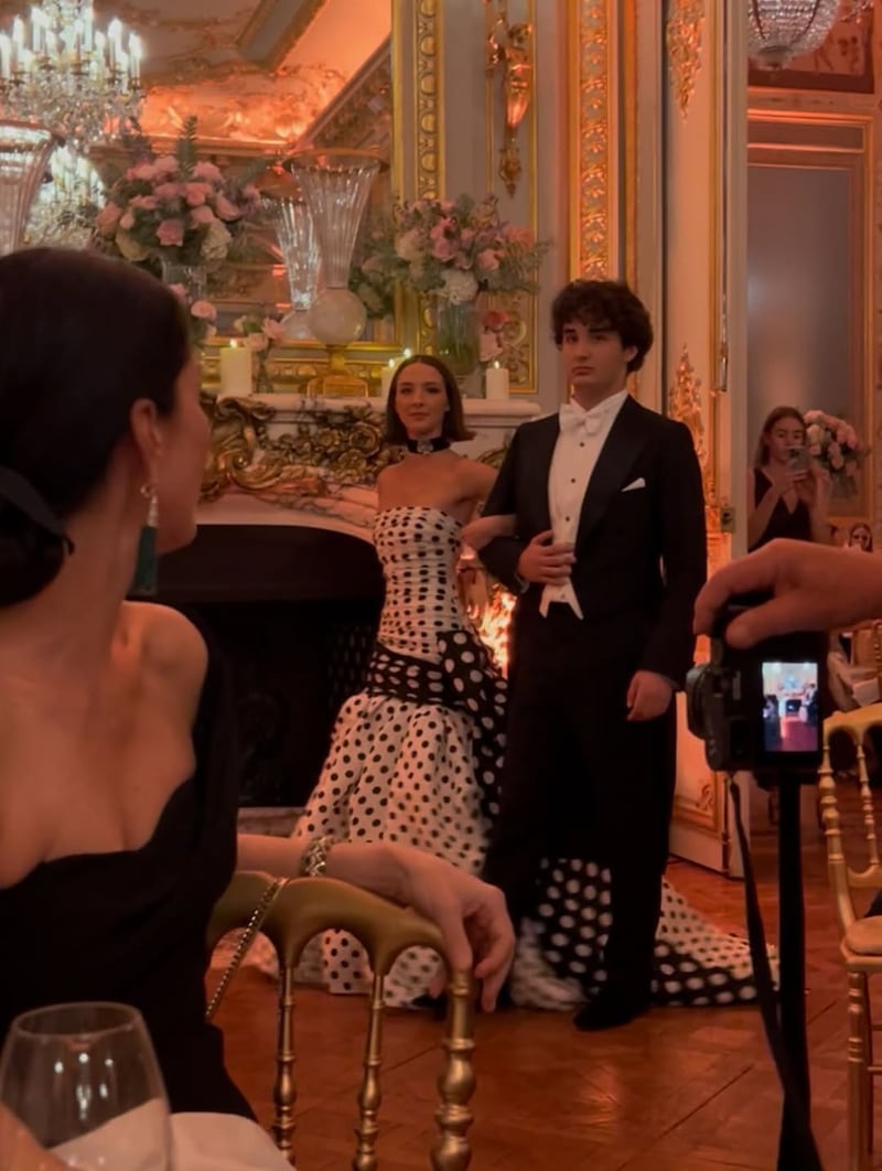 Nieta de Carolina Herrera en el Baile de Debutantes en París