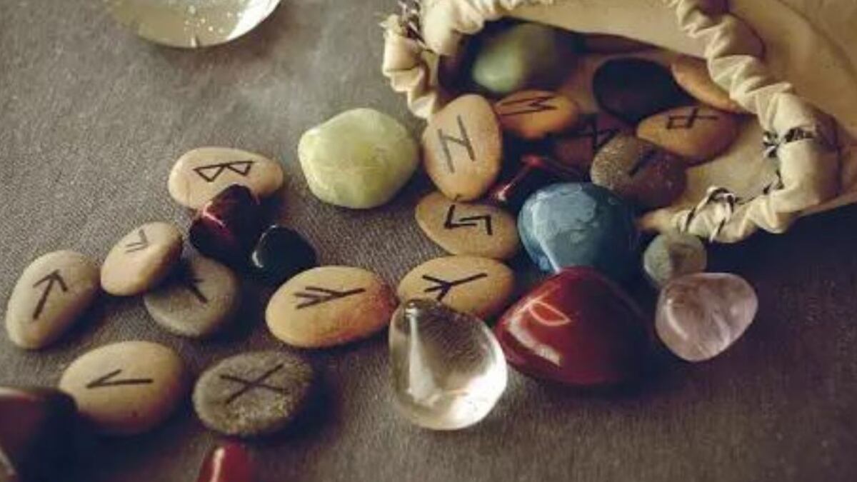 El misterio del oráculo de las runas: para qué sirven y cuál es su significado