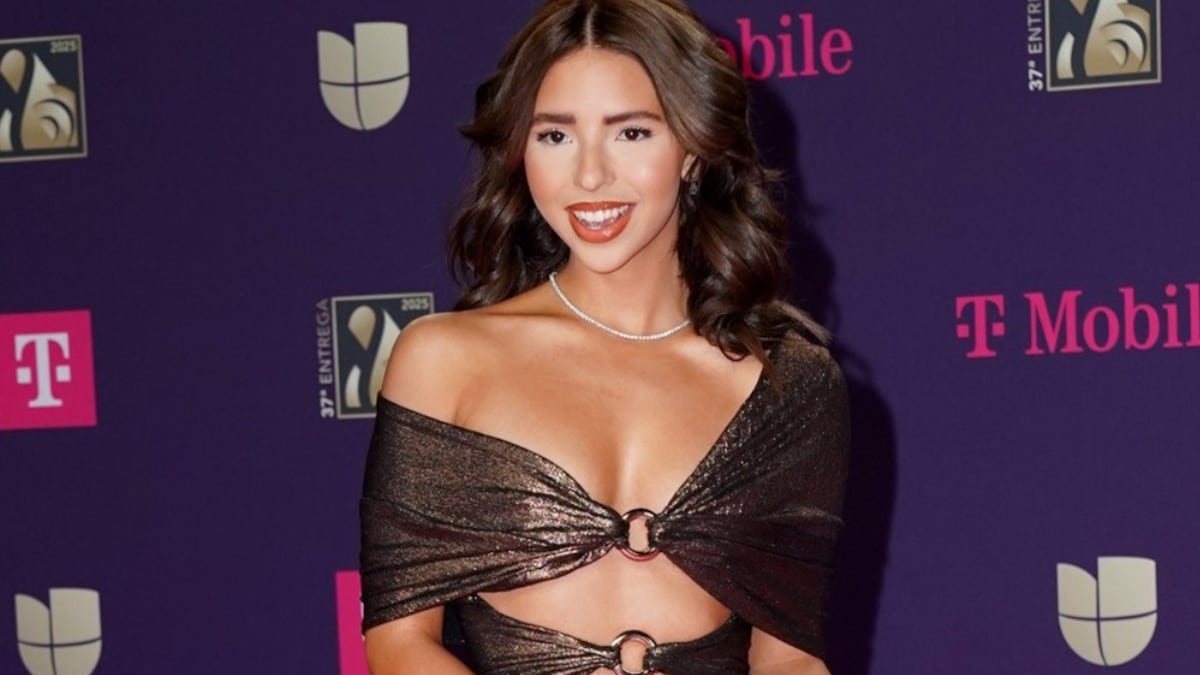 Una usuaria de TikTok resolvió el misterio del controversial look de Ángela Aguilar en Premio lo Nuestro.