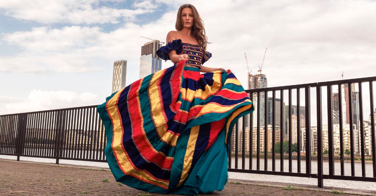 ¿Qué son los vestidos colombianos? La tendencia más elegante y moderna que todas quieren