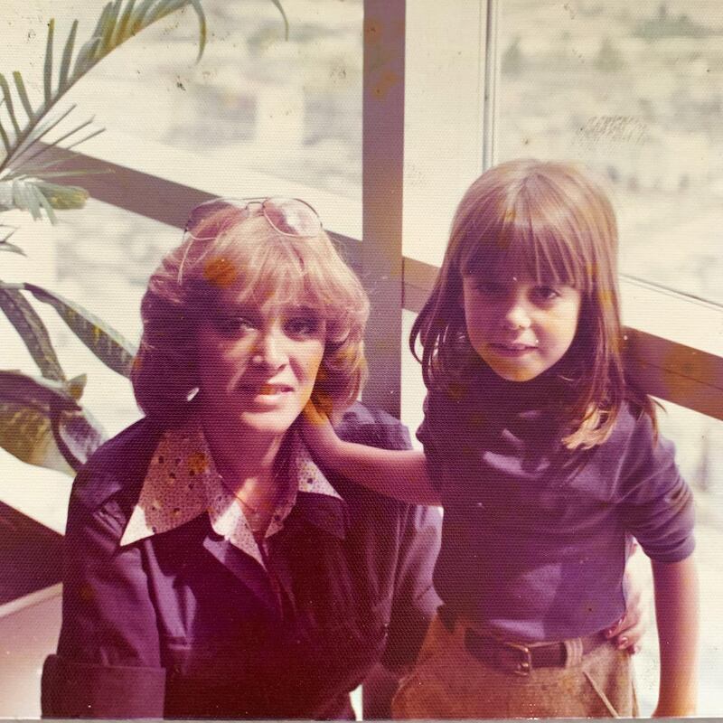 Sylvia Pasquel y Stephanie Salas en 1975