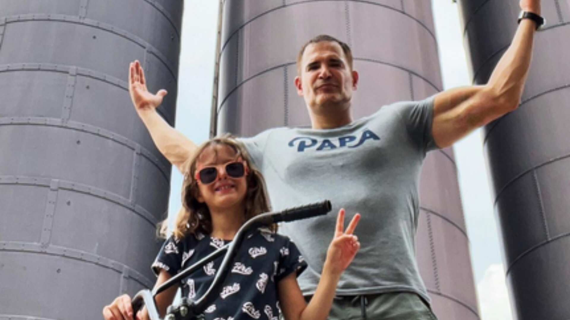 El artista reveló que no sabía cocinar y un mes antes de entrar al programa, trabajó en un restaurante.