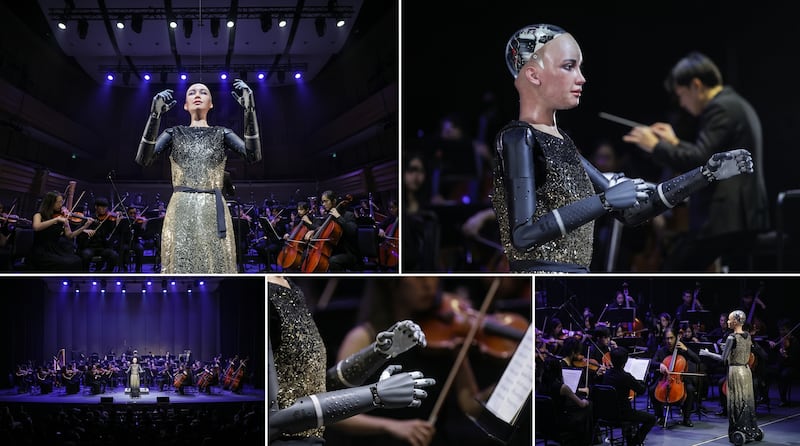 Sophia junto a la orquesta.