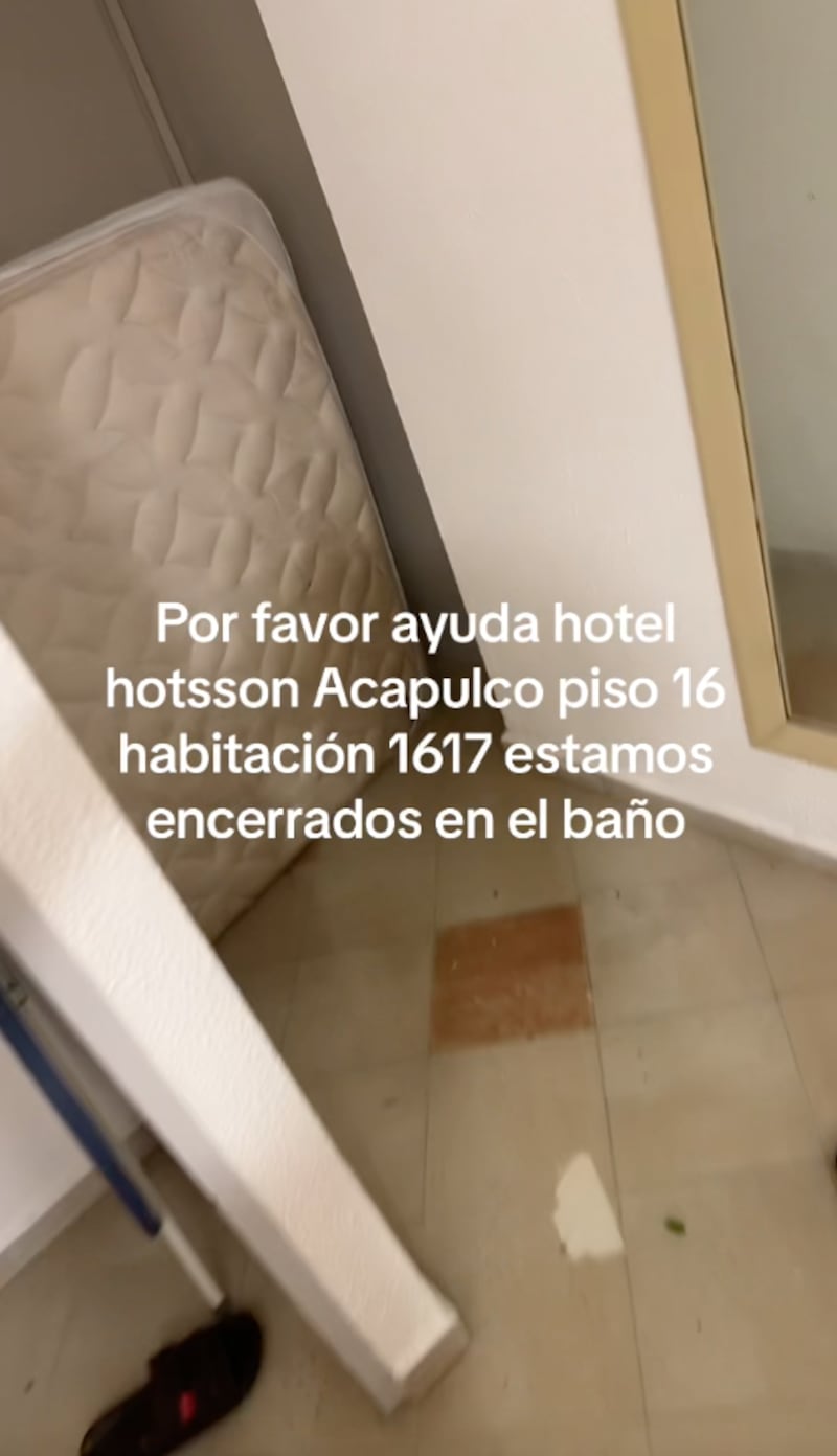 Hombre pide ayuda al quedarse atrapado en un hotel de Acapulco