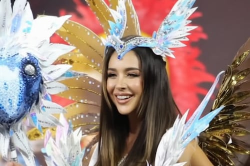 Nadia Mejía lleva a Galápagos a la pasarela con su traje del piquero de patas azules
