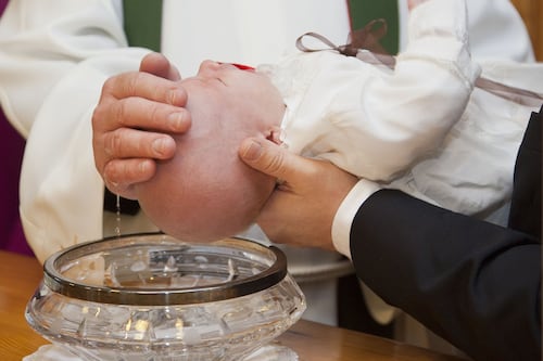 Iglesia Católica le dijo adiós a los padrinos y madrinas durante bautizos: ¿Por qué? 