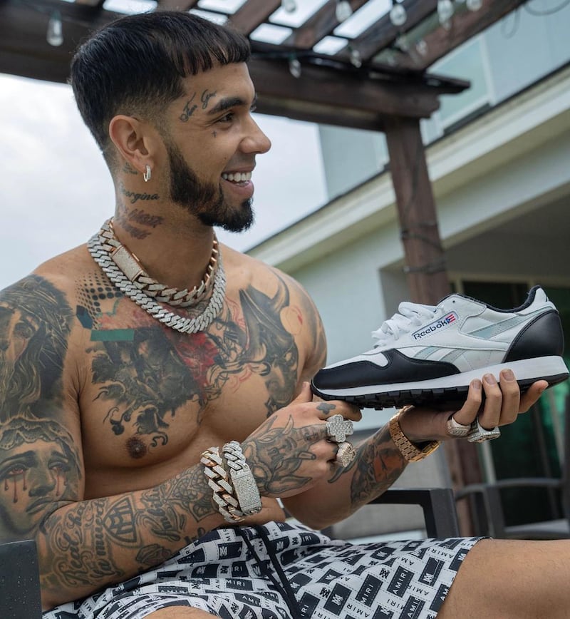 Anuel presumió el tatuaje sobre Yailin