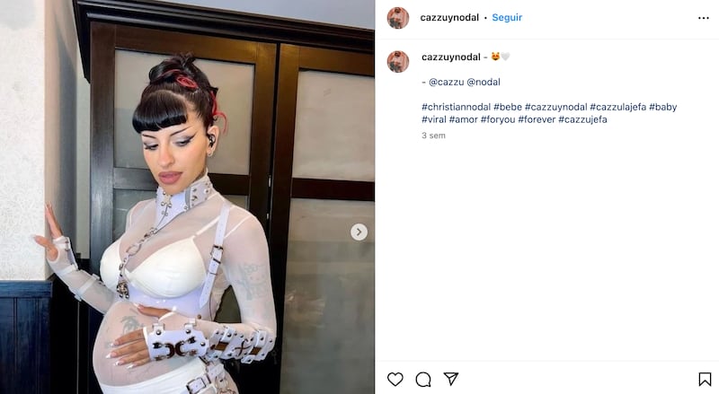 La cantante argentina presumió su baby bump con un hermoso vestido blanco digno de una boda.