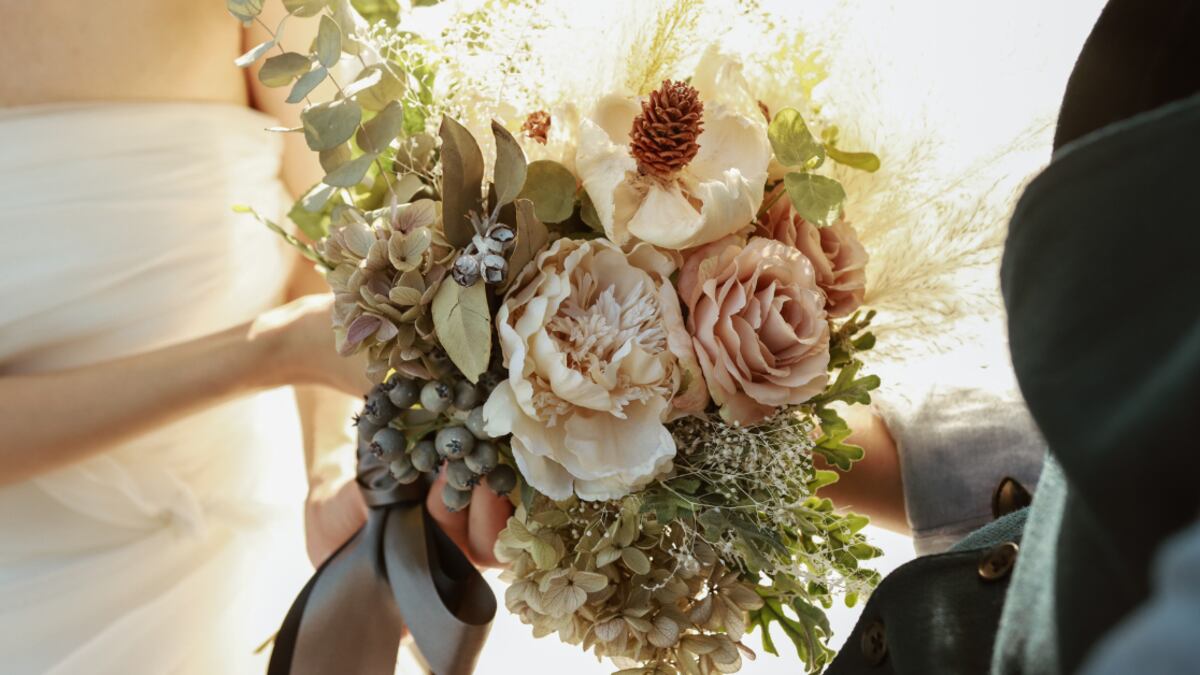 ¿Adiós a las clásicas rosas? Las flores para boda que arrasan como las más buscadas en su decoración