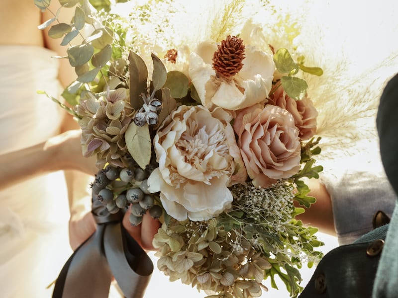 ¿Adiós a las clásicas rosas? Las flores para boda que arrasan como las más buscadas en su decoración