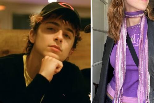Timothée Chalamet da nueva vida a la bufanda delgada y nos recuerda cómo sacarle el mejor provecho