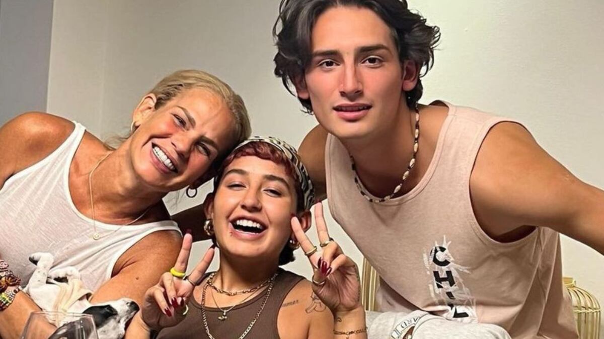 Los hijos de Niurka Marcos se están robando las miradas como participantes de dos de los programas estelares de la televisión nacional.