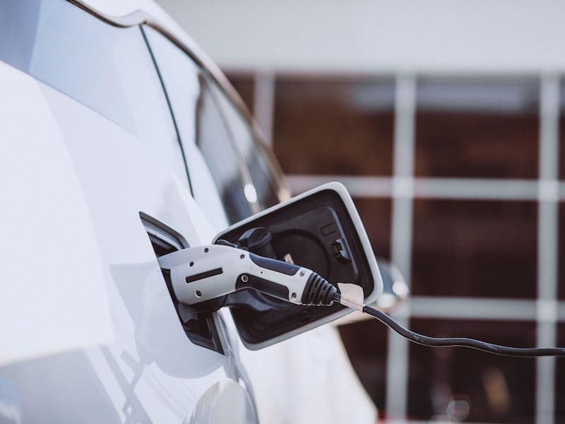 ¿Salen más a cuenta? Estos son los automóviles eléctricos más económicos en Chile, México, Colombia y Argentina