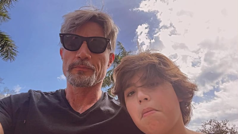 Víctor González junto a su hijo, Marcelo