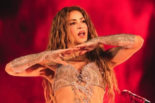 ¿Shakira besó a misterioso hombre frente a su público? Esta es la imagen que ha puesto a hablar a todos