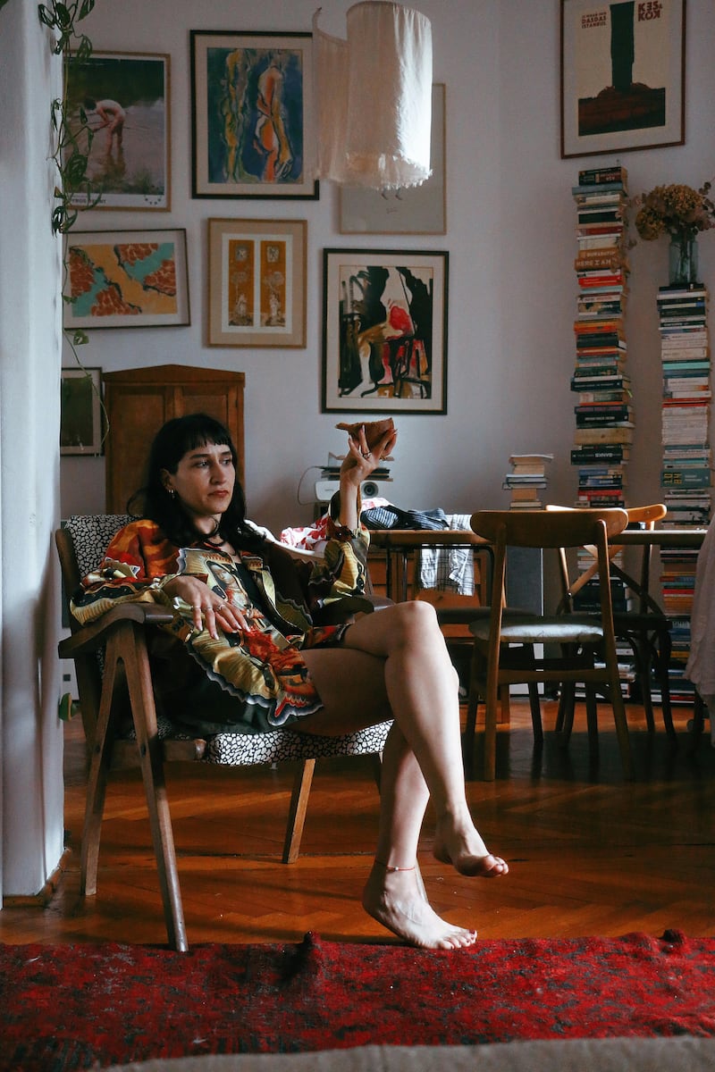 ¿Adiós minimalismo? La tendencia ‘burrowcore’ que promete un cambio de “cuento de hadas” en tu hogar