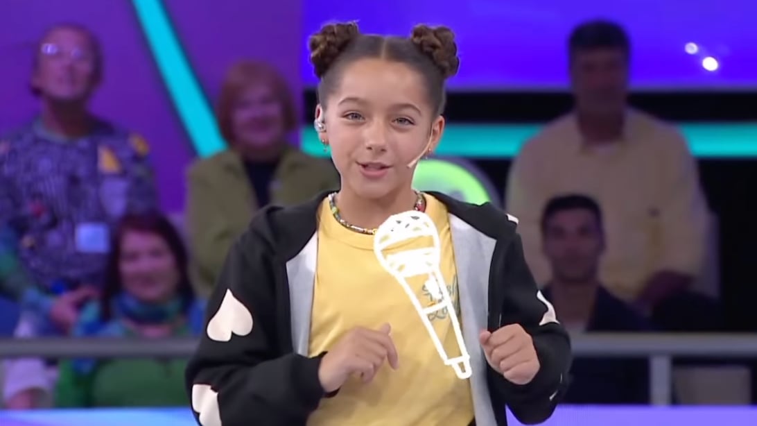 No solo ha demostrado su talento como futbolista, ahora también como conductora.