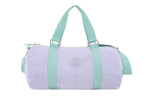 El secreto del estilo multitask: Por qué el bolso deportivo es el nuevo imprescindible