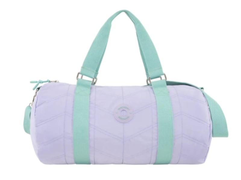 El secreto del estilo multitask: Por qué el bolso deportivo es el nuevo imprescindible