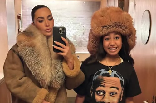 “¿Y los límites?" Kim Kardashian defiende la libertad de estilo de su hija de 12 años tras aparecer con tatuajes falsos