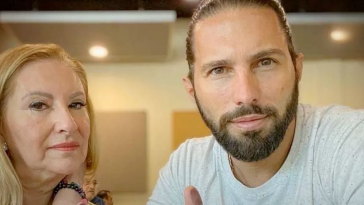 La mamá de Poncho de Nigris reveló que hizo las paces con el influencer.