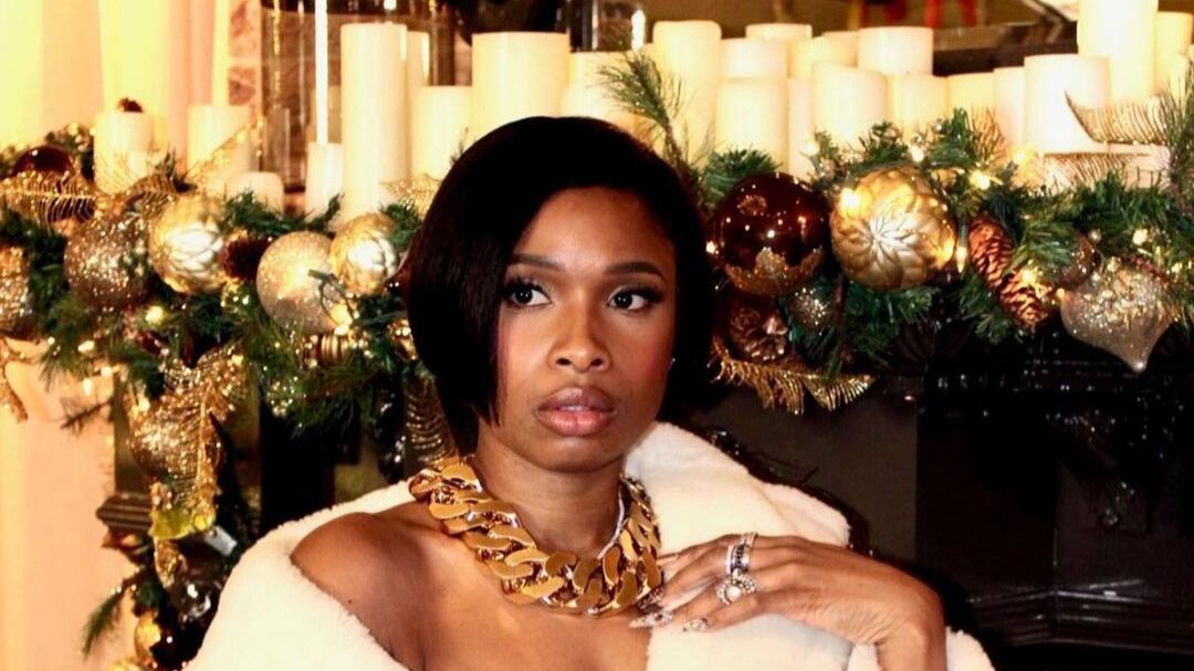 Los atuendos de Jennifer Hudson te enseñan cuáles son los colores que le van perfectos a las pieles morenas.