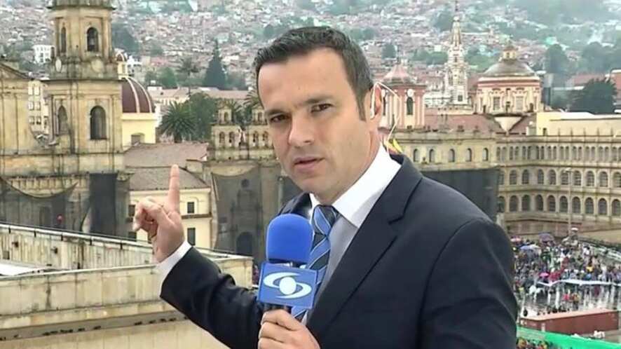 La corbata puede revelar varias cosas acerca de quien la usa, pues los colores fuertes y alegres denotan, por ejemplo, una personalidad extrovertida.