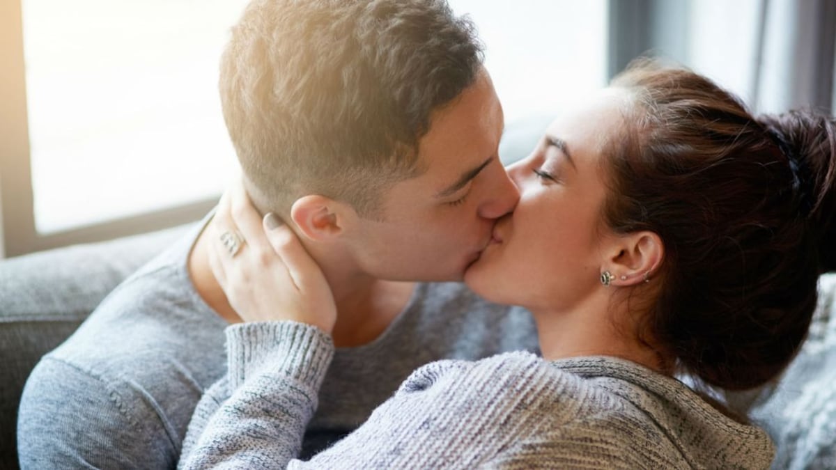 Del beso francés al beso en la frente: estos son los 7 tipos de besos y qué significan