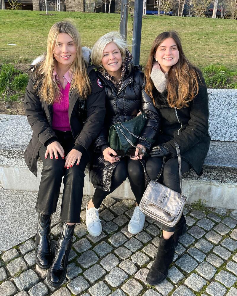 Emma Laura y sus hijas