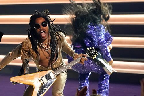 Lenny Kravitz sigue luciendo como un rock star… ¡A sus 57 años!