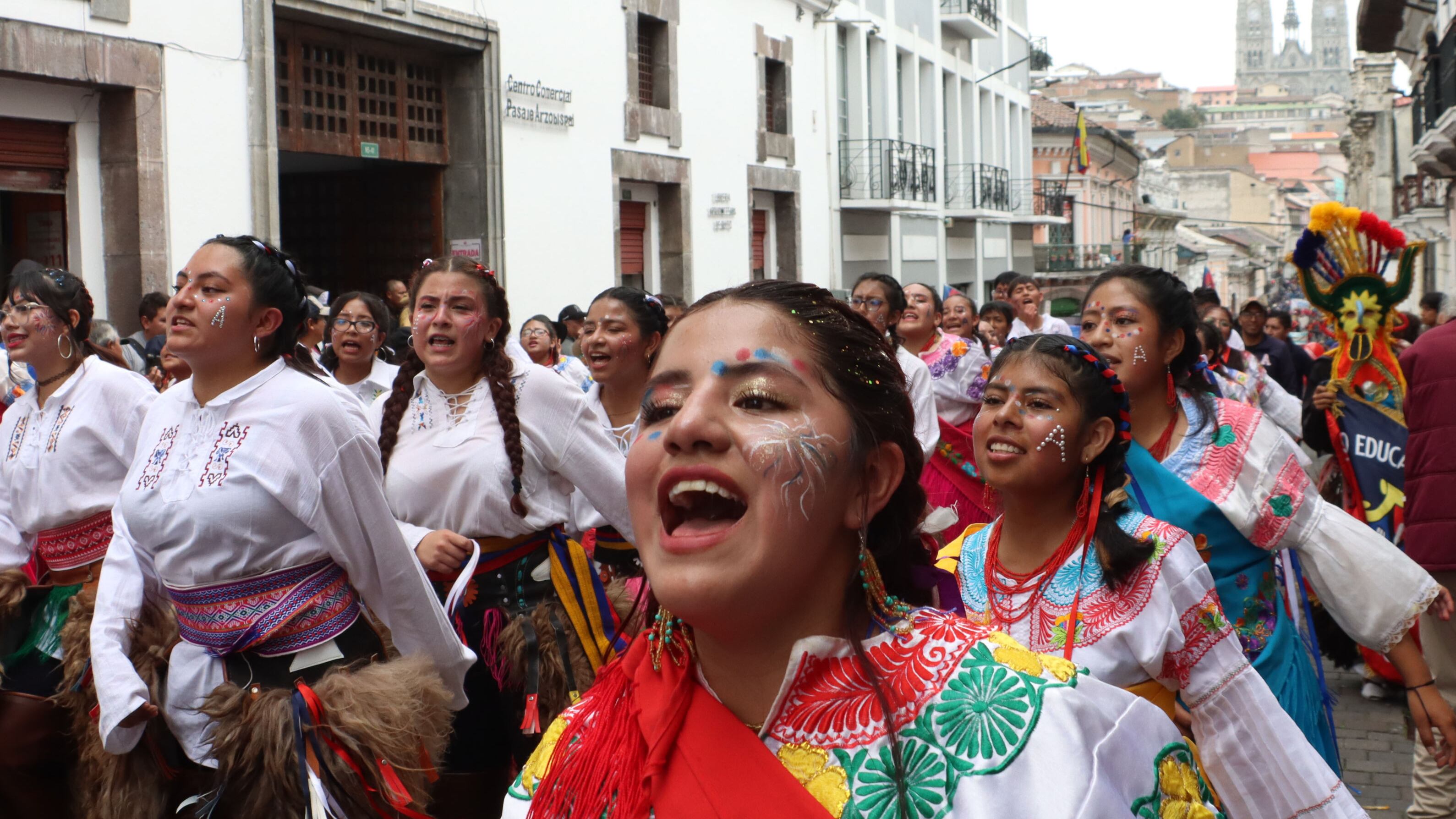 DESFILE DE LOS MERCADOS DE QUITO