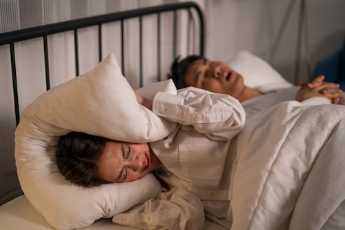 ¿Ronquidos que arruinan tu sueño? Descubre cómo recuperar tus noches de descanso reparador