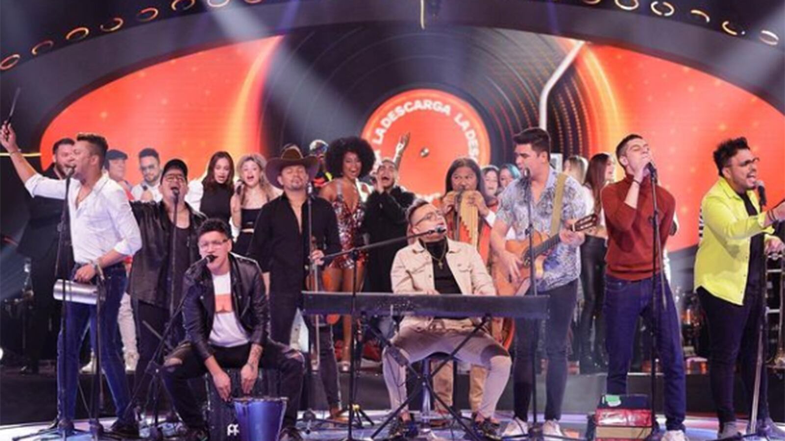 Participantes y usuarios de 'La Descarga' arremeten en contra de un participante.