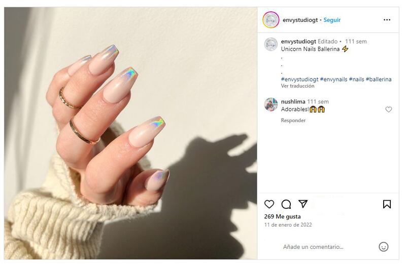 Las uñas baby boomer de colores son perfectas para la primavera-verano
