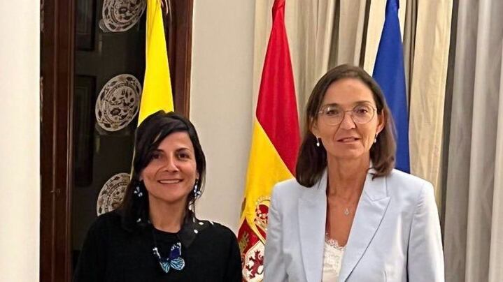 Irene Velez, ministra atacad por su calzado