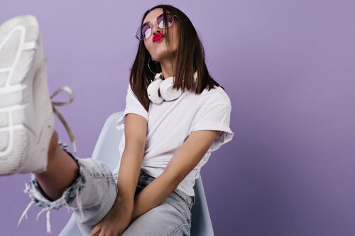 5 razones por las que algunos hombres consideran ‘poco atractivos’ los tenis en mujeres