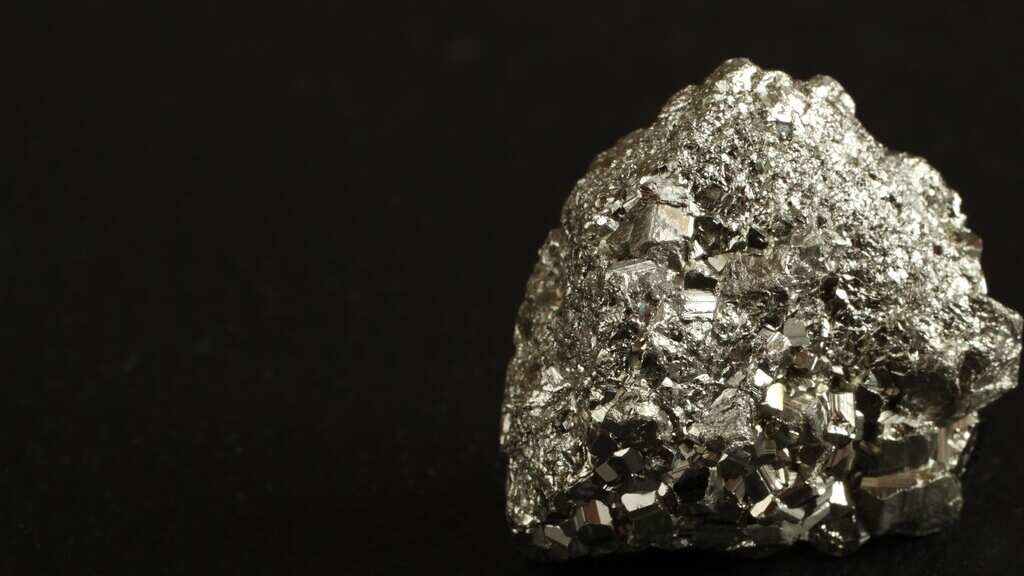 Pirita: significado da pedra e como usar para atrair prosperidade