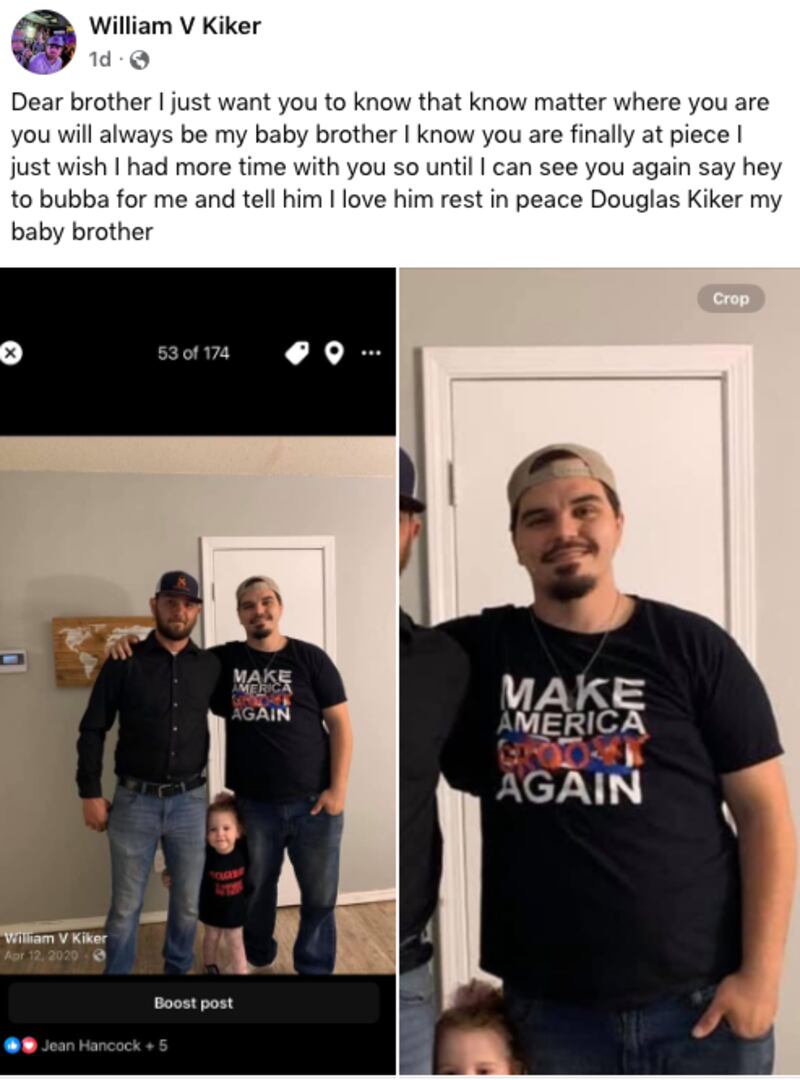 Publicación en Facebook del hermano de Doug