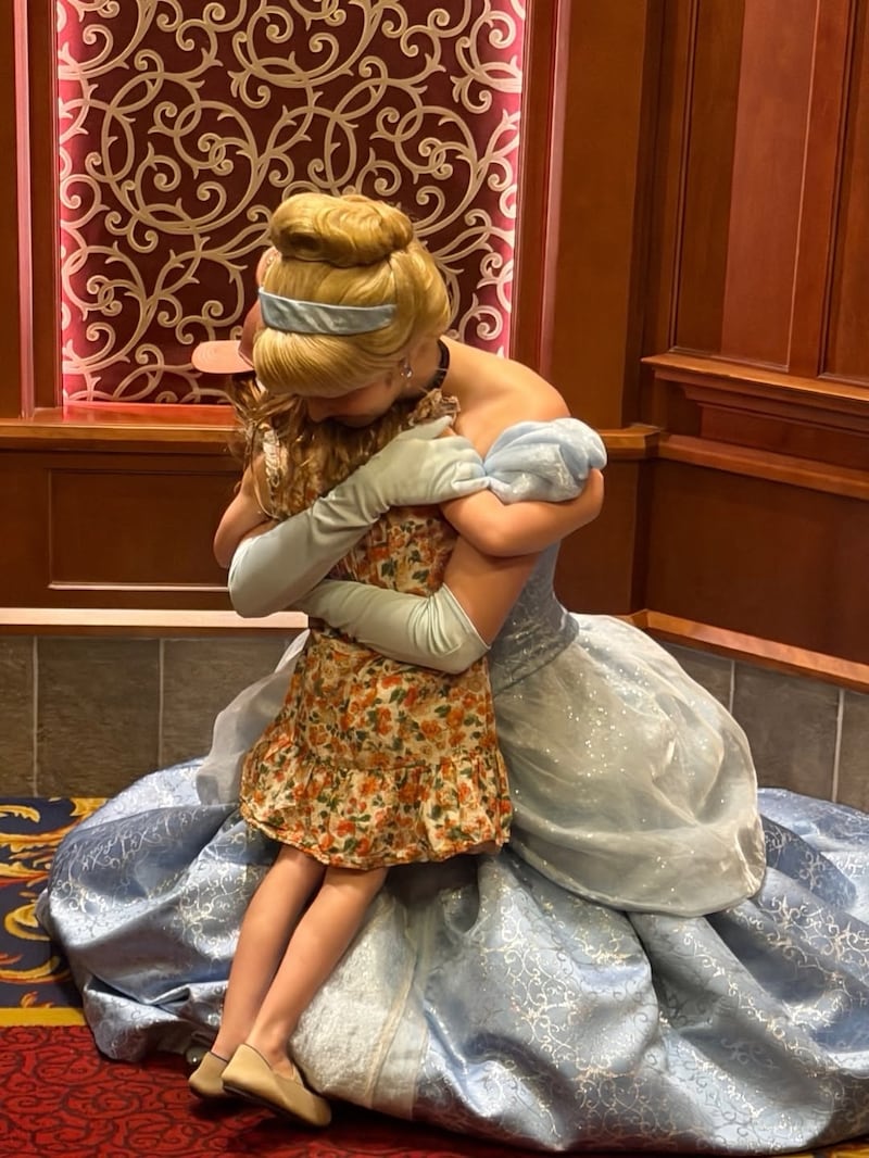 La princesa Lilibet en Disneyland
