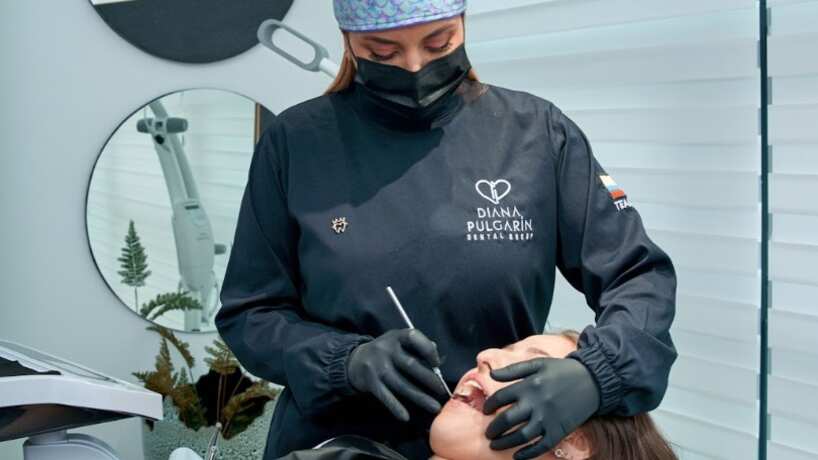 Así es como una doctora logró vender 40,000 diseños de sonrisa a través de redes sociales