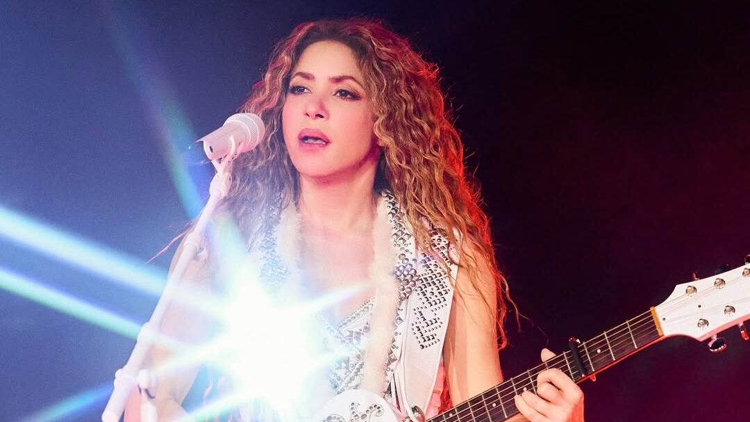 El periodista Pablo Candia aseguró que en estos momentos se realizan reuniones de último minuto para que la cantante colombiana realice al menos uno de sus dos recitales en el Estadio Nacional, este jueves e incluso el miércoles.