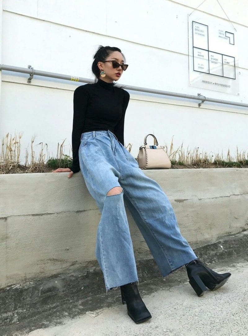 Jeans ‘wide leg’ y botines: la elegante combinación que gana terreno este año, así se lleva