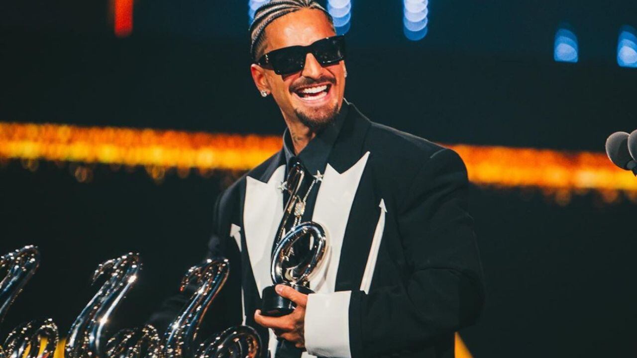 Maluma presume su amor por el regional mexicano