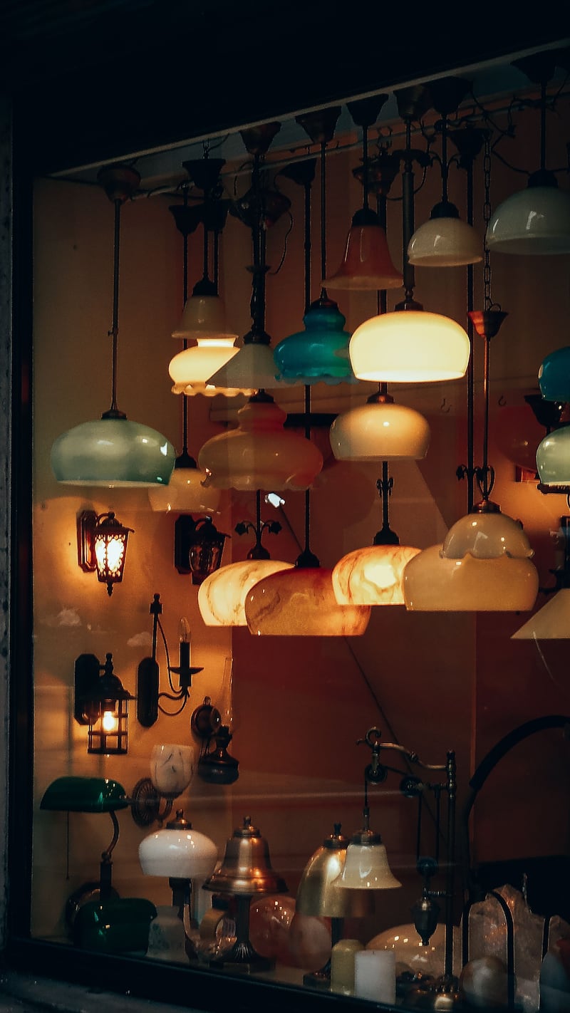 ¿Adiós a los focos convencionales? La nueva tendencia de decoración que causa sensación: bonita y elegante