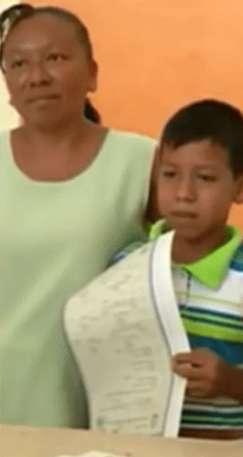 Sus papás nunca le pusieron nombre: niño acude a Registro Civil para poder ir a la escuela