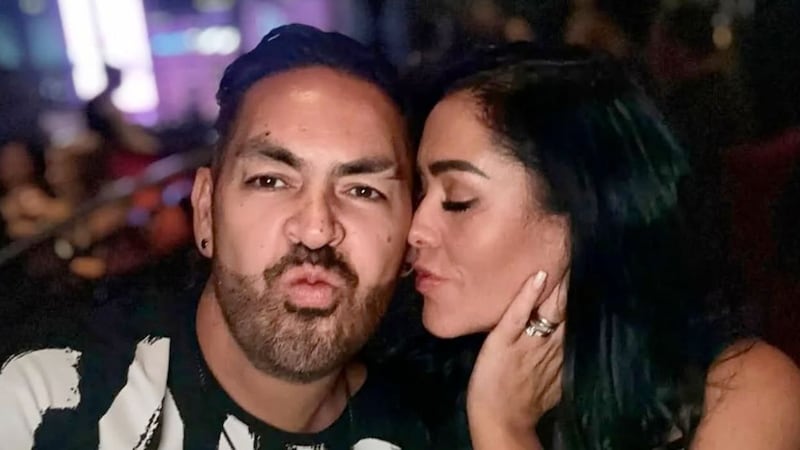 Filtraron mensajes que el cantante le envió a su esposa, antes del escándalo de supuesta infidelidad