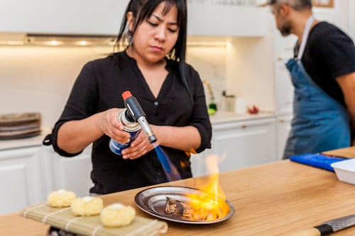 Trabajo no remunerado en Ecuador: las mujeres realizan en promedio el 79% de las tareas del hogar