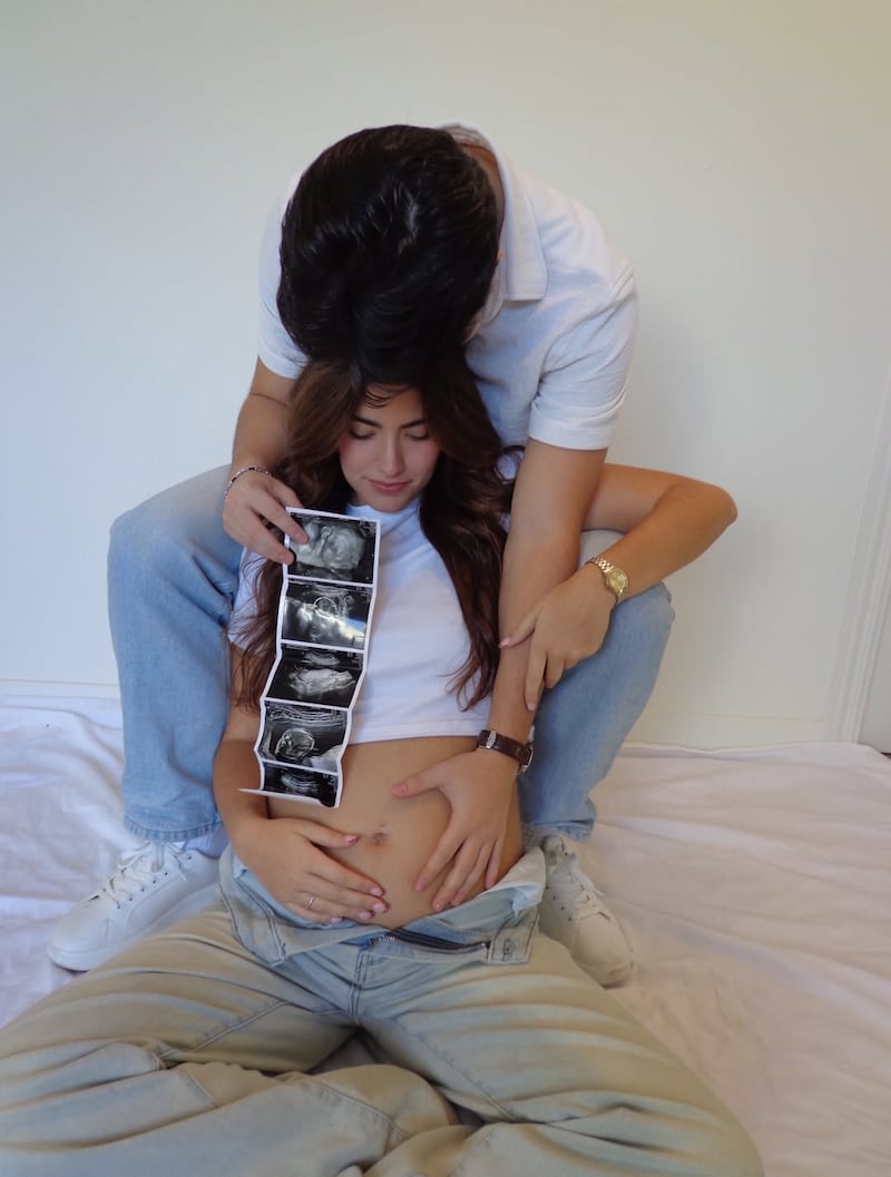 Rosa Azanza junto a su pareja