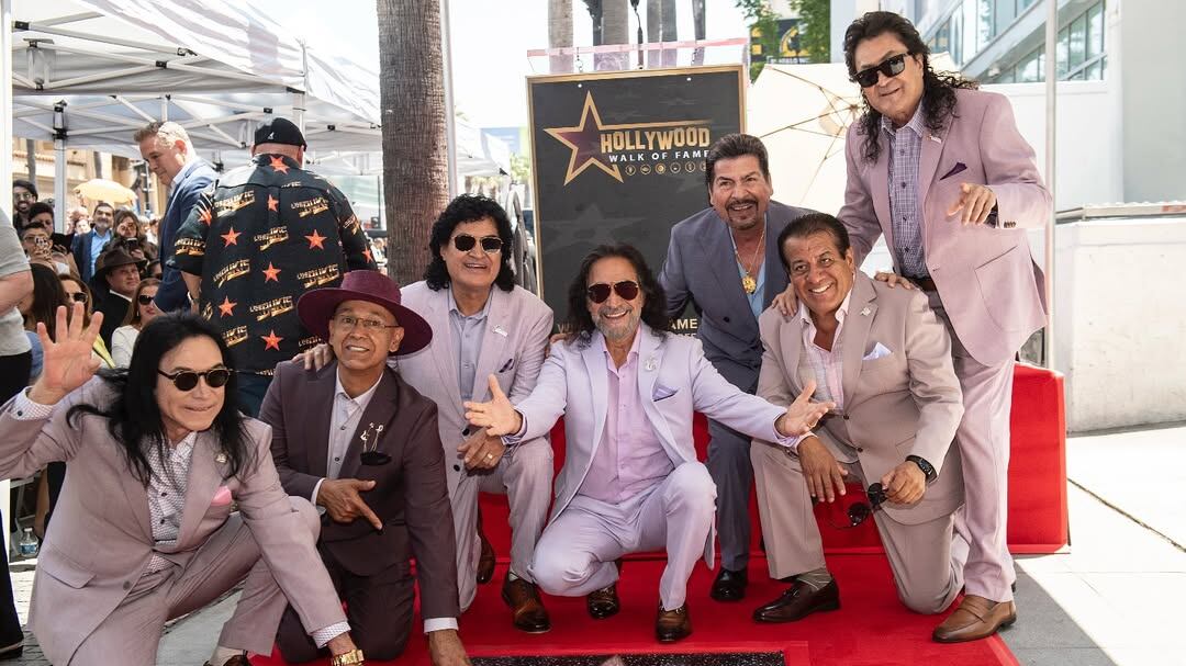 Los Bukis develaron su estrella en el Paseo de la Fama de Hollywood.